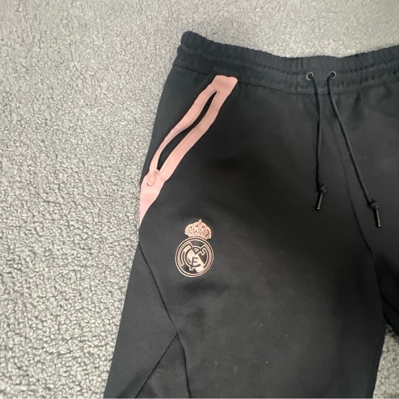 adidas 2022-23 Real Madrid Travel Pants - Black-Pink - Picture 6 of 7